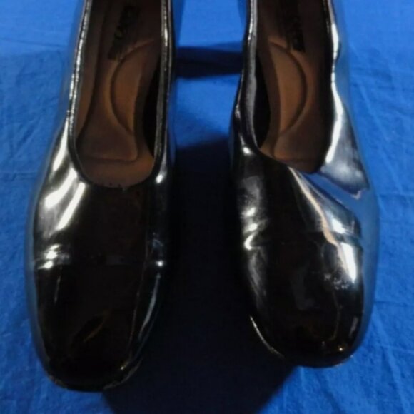 9 1/2 M CAPPS AIRLITE WOMENS HIGH GLOSS BLACK DRESS PUMPS HEELS UNIFORM RC 1797 - Picture 1 of 10